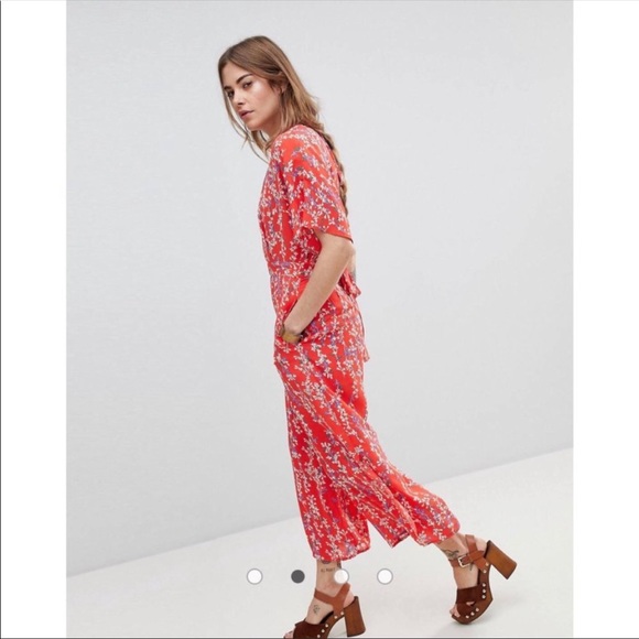 ASOS Moon River Red Floral Wrap Cropped Jumpsuit M - Picture 2 of 16